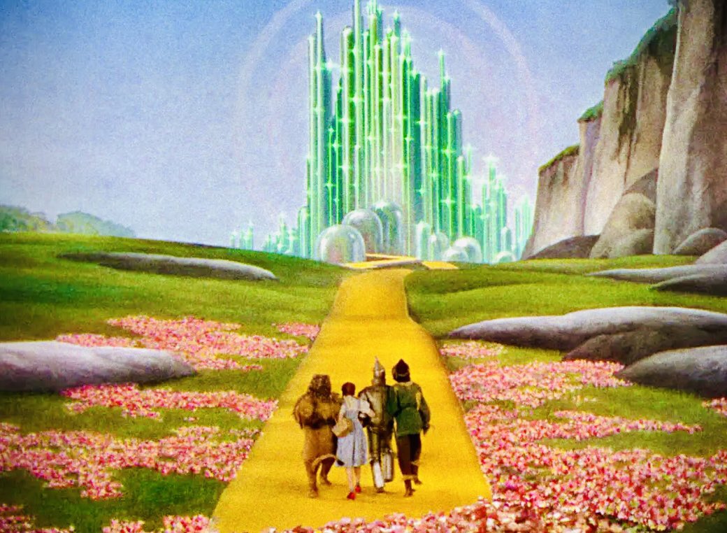 KingKong9888's tweet image. Follow the yellow #GOLD road friends! 

And it will take you to the #SILVER slippers that will bring you home. 🥰