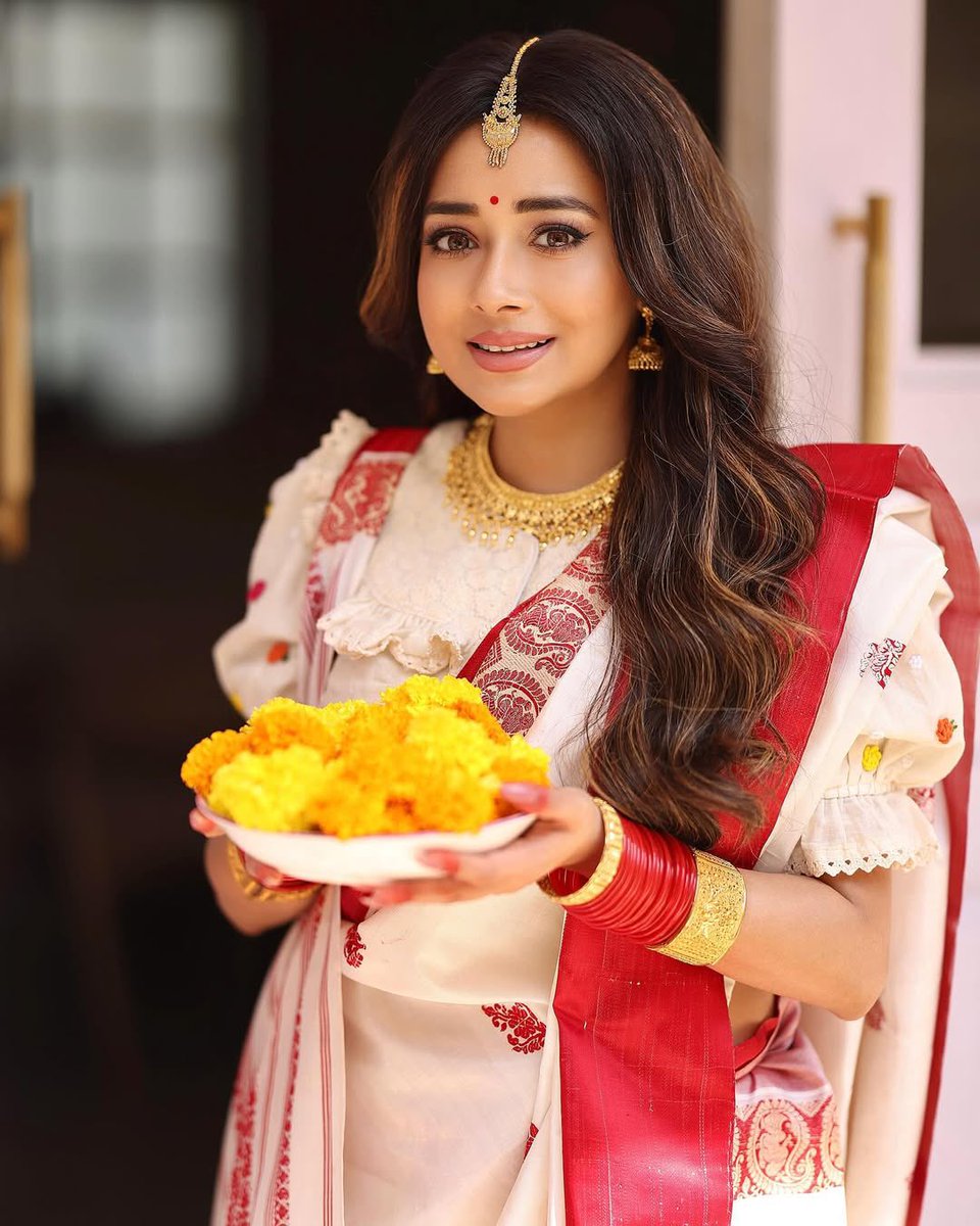 bombaytimes's tweet photo. Dressed in a traditional Bengali saree, #TinaaDatta extends warm wishes on the auspicious occasion of #Mahalaya — marking the arrival of Maa Durga. https://t.co/lifvcIJ1Lf