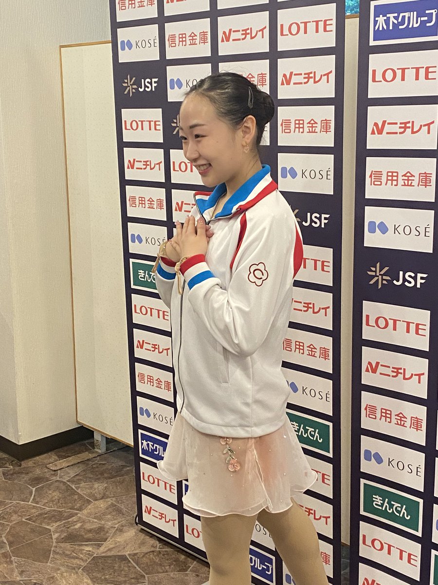 【中部選手権】
「極限まで緊張した」と、フリーに臨んだ松生理乃選手。それでもしっかりまとめきり「ミスは悔しいけど、全体的にのびのび滑ることができた」とホッとした表情でした。ロンバルディア後は、「とにかく曲かけ。いつもより息切れもしたけど、一生懸命やってきた」と語りました。