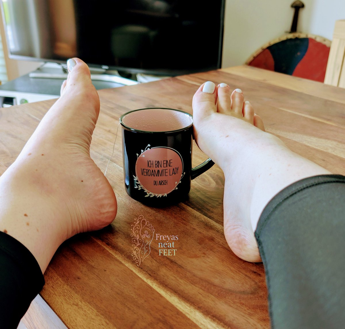 FreyasNeatFeet's tweet image. Ein fauler Sonntagmorgen mit heißem Tee in der Lieblingstasse 😜
Tut euch selbst heute etwas Gutes! 😘

#metime #sundayfeet #füsseausstrecken 
#barfuss #higharches #cutetoes 
#füsse #barefeet #instafeet #feetgirl 
#fussmodel #feetpic #fussbilder
