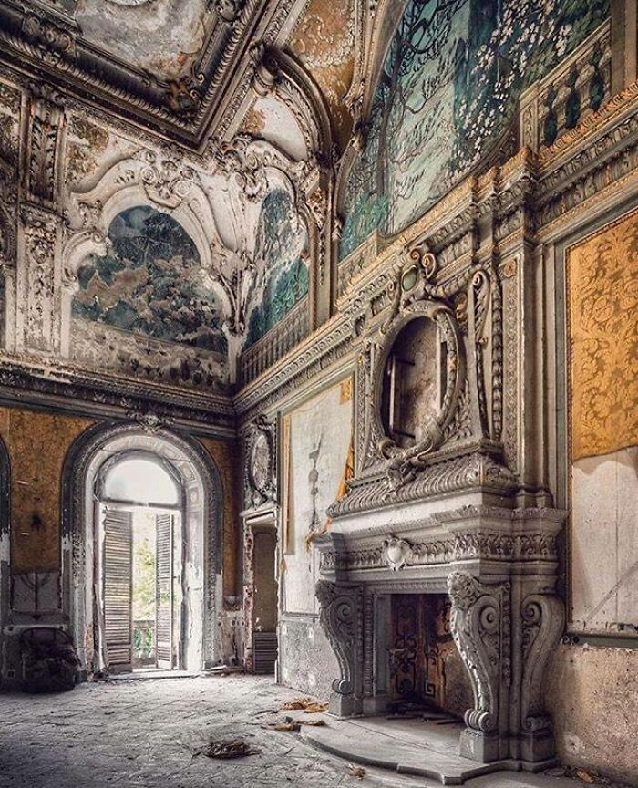 abandonedspaces's tweet image. Imagine the memories made here…
#abandoned villa, Italy