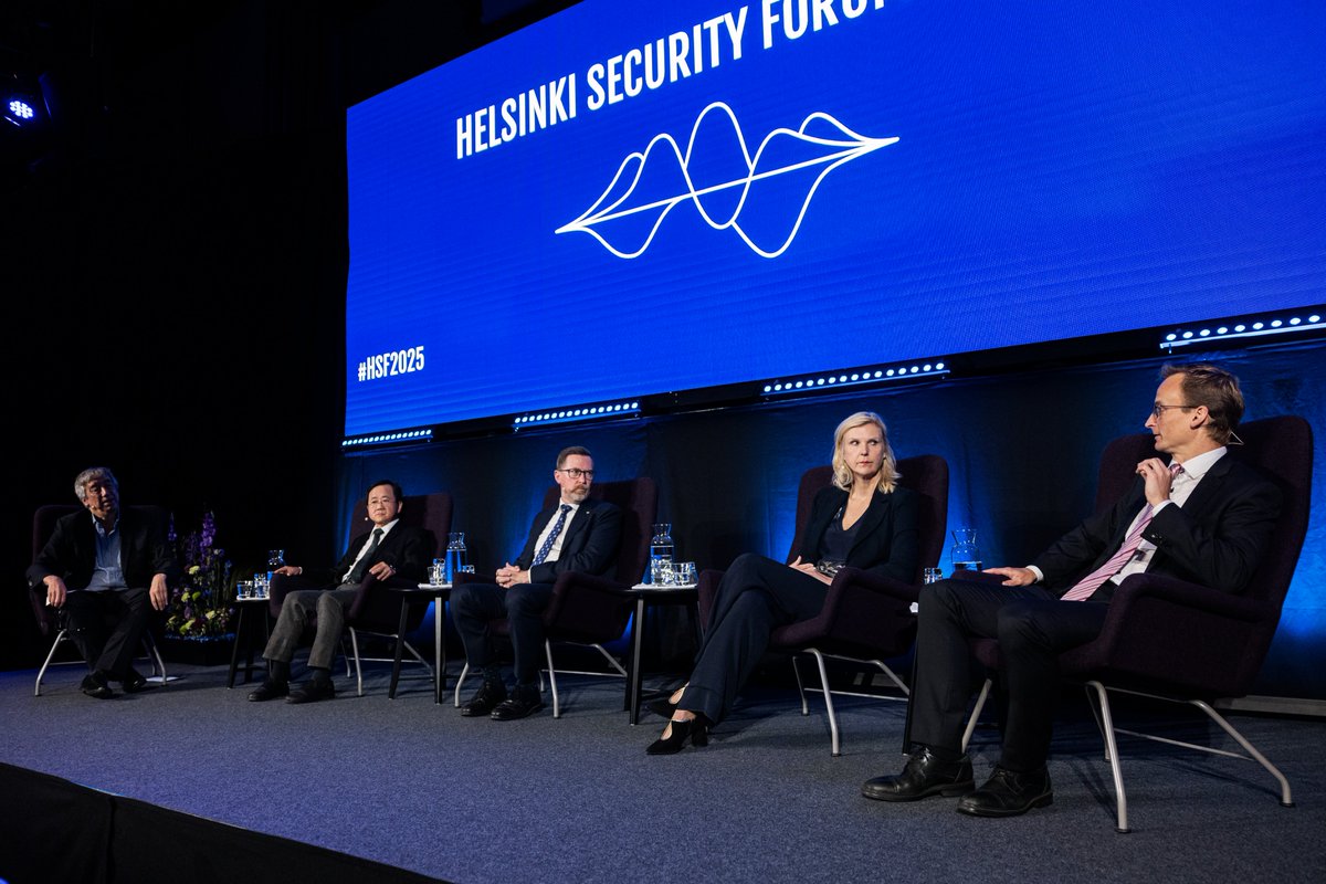 HelSecForum's tweet image. Experts Steve Tsang, @Rory_Medcalf, @DCKristiina &amp;amp; @Mattlin_M discuss China&apos;s role in the global order with Bobo Lo as the moderator at #HSF2025.

💡 &quot;What China wants is what Xi Jinping wants&quot; Tsang explains, &quot;China has no intention doing what the US requires.&quot;