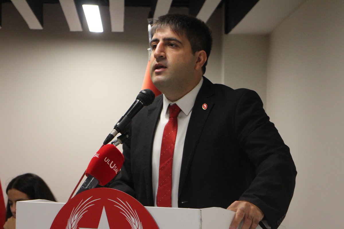 Vatan Partisi Öncü Gençlik Genel Başkanlığı görevinden mezun oldum. Önümüzdeki dönemde Vatan Partisi merkez örgütlenme bürosu sekreterliği görevini yürüteceğim. 

Bir siyasi partideki ''mezuniyet'' kavramına pek alışık olmayanlar için bu kavram biraz şaşırtıcı gelebilir. Vatan