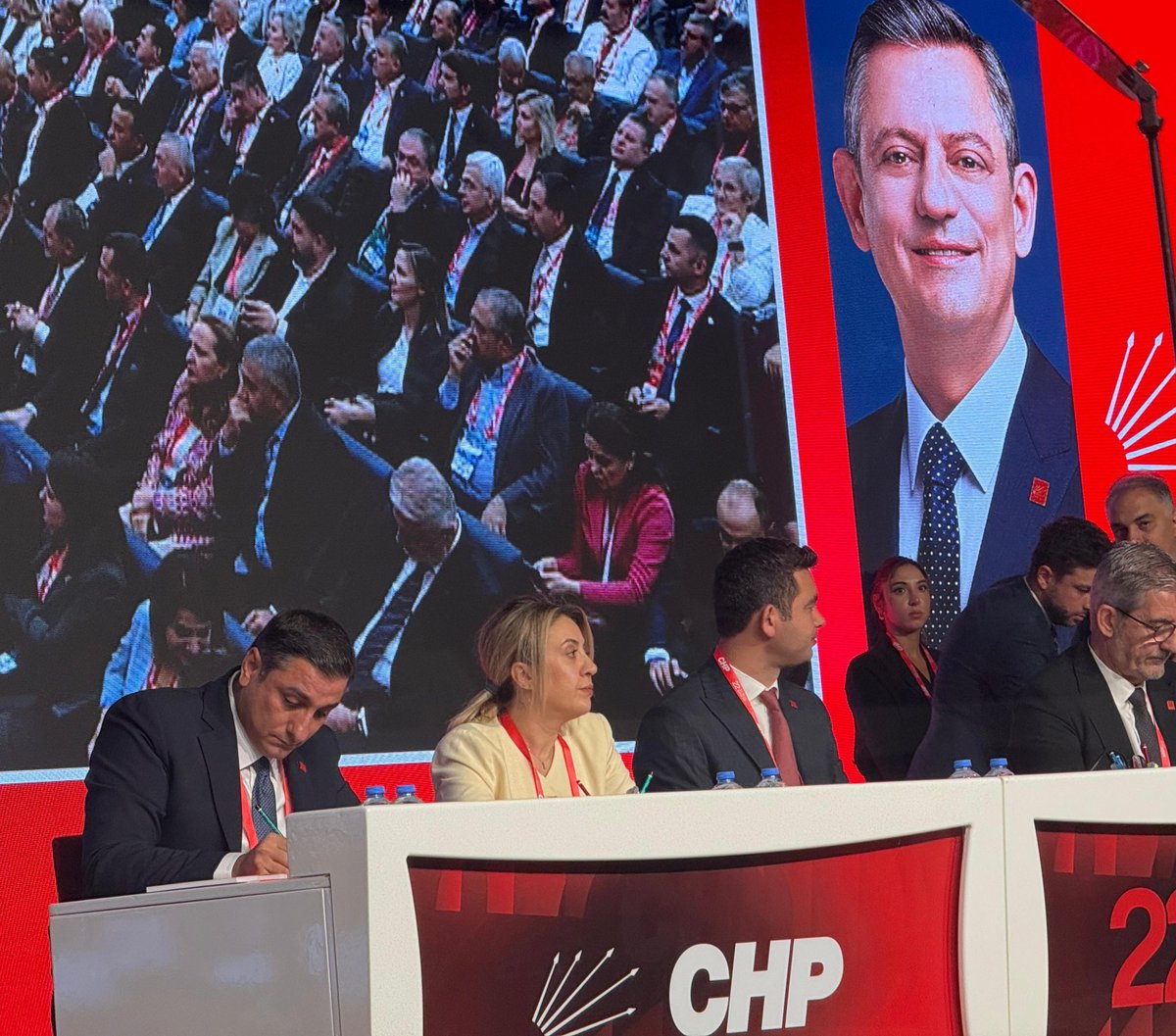 📍"Darbeye ve Kayyıma hayır" Kurultayındayız! 

Partimizin 22. Olağanüstü Kurultayında bana "Divan katip Üyeliği" görevini layık gören başta Genel Başkanımız Sayın Özgür Özel'e, kurultay delegelerimize ve tüm yol arkadaşlarıma şükranlarımı sunuyorum.

Biz kazanacağız, Türkiye