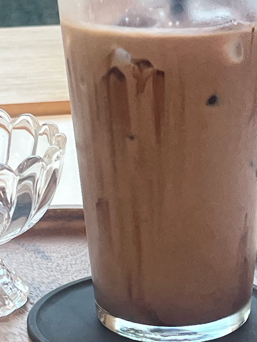 주말에 도서관 가서 책 읽고 달달한 초코라떼 마시면서 하루를 보내고 있는 우리 민혁님💛

이정도면 책 읽으러 도서관 가는 건지,
음료 먹으러 도서관 가는 건지 물어보고 싶다😜

#볼보이택틱스 #BallBoyTactics #염민혁