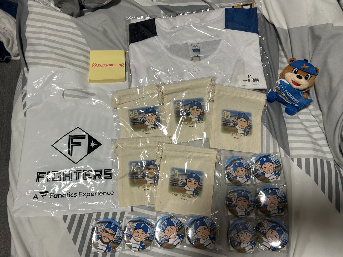 suzume__ro2's tweet photo. 北海道日本ハムファイターズ
グッズ 交換
缶バッジ（ガチャガチャ）
巾着（ガチャガチャ）
1000マイルくじユニフォーム

譲)画像のもの

求)同種 5 野村 19 玉井 54山縣 64田宮
野村選手 田宮選手優先

買い取りも検討します。ぜひお声掛けください。

  #loveファイターズ https://t.co/NVJBoppAci