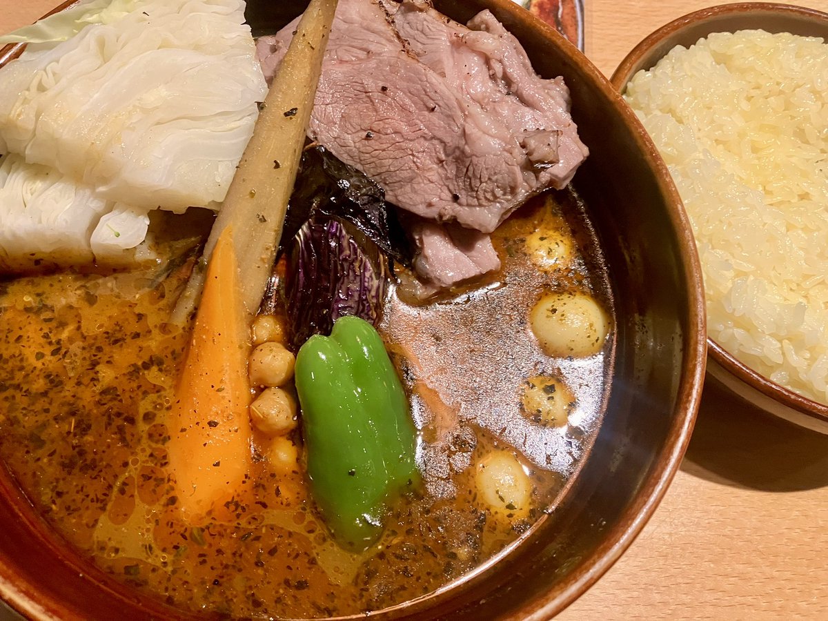 今日はピカンティ北13条店で仔羊のガーリック焼きスープカレーを食べた。相変わらず時間の余裕が無く飲食店で食べてる時間がほっとします。そういうお店が何店かあります。