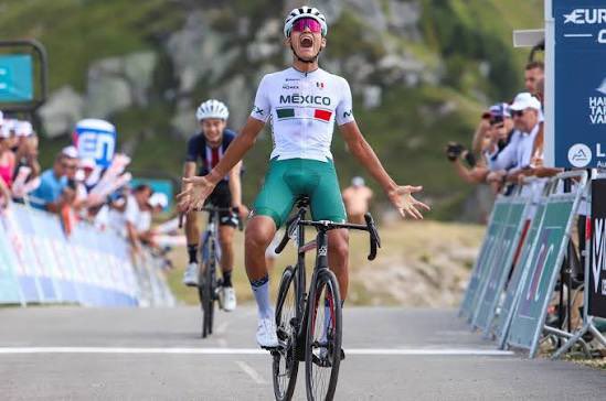 A unos minutos de que Isaac del Toro arranque en la contrarreloj del mundial de ciclismo de ruta 2025 ⏱️

Enfrentandose a nombres como Tadej Pogacar y Remco Evenepoel 👀

Vamos Torito! 🚴🏽🇲🇽