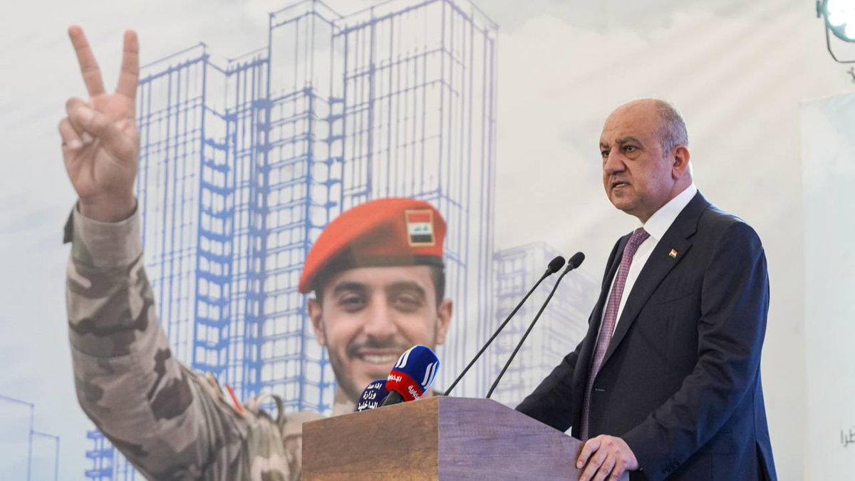 أشرفنا على وضع حجر الأساس لانطلاق مشروع المدينة المطوَّرة الخاصة بمنتسبي وزارة الدفاع من الضباط والمراتب والموظفين في محافظة الديوانية.

يمثل هذا المشروع ترجمةً صادقة لاهتمام دولة رئيس الوزراء القائد العام للقوات المسلحة ورعايته لأبطال الوزارة الذين ضحّوا بالغالي والنفيس من أجل