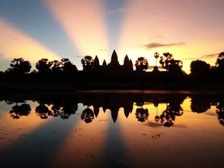 SereyAmazing's tweet image. Stunning sunrise at Angkor Wat temple in Cambodia 🇰🇭