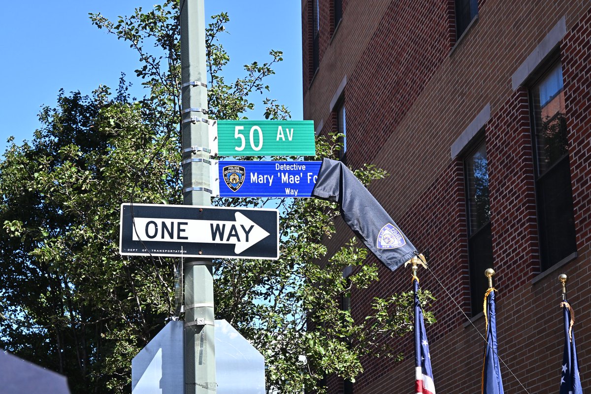 NYCPDDEA's tweet image. DEA Board Officers proudly attended the unveiling of “Detective Mary ‘Mae’ Foley Way” in Long Island City — commemorating a true trailblazer who joined the NYPD in 1923 and helped arrest and convict countless high-profile criminals. The union will forever honor Detective Foley’s…