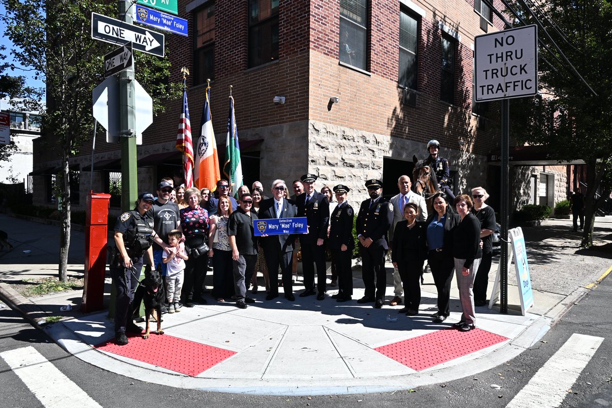 NYCPDDEA's tweet image. DEA Board Officers proudly attended the unveiling of “Detective Mary ‘Mae’ Foley Way” in Long Island City — commemorating a true trailblazer who joined the NYPD in 1923 and helped arrest and convict countless high-profile criminals. The union will forever honor Detective Foley’s…