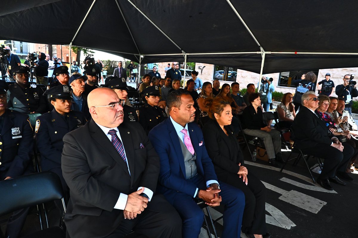 NYCPDDEA's tweet image. DEA Board Officers proudly attended the unveiling of “Detective Mary ‘Mae’ Foley Way” in Long Island City — commemorating a true trailblazer who joined the NYPD in 1923 and helped arrest and convict countless high-profile criminals. The union will forever honor Detective Foley’s…