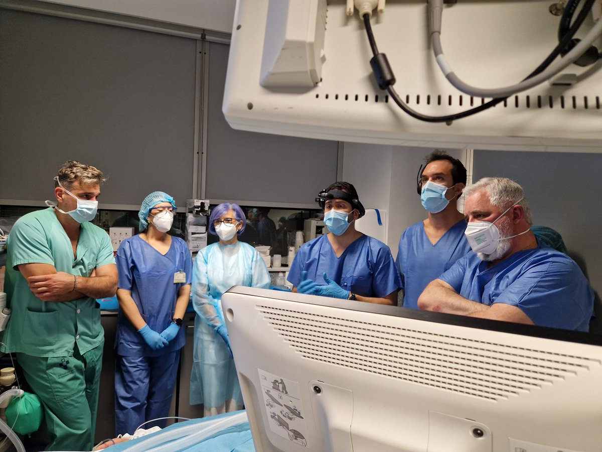 🏥 La técnica del HUCA que revoluciona el diagnóstico del cáncer de pulmón, finalista de los prestigiosos premios Profesor Barea

🥼 La criobiopsia mediastínica (Cryo-EBUS) del Dr. Ariza está transformando el diagnóstico de tumores.

👏🏼👏🏼Finalista del Premio Profesor Barea que