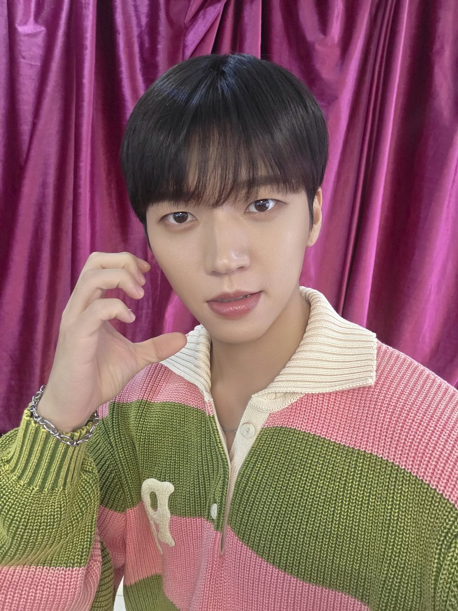 NWH_officialtwt's tweet image. [📸] 

2025.09.21
@ 베이징 팬 사인회

(🗒우현이의 새싹 노트)

 ∧__∧   마지막까지 즐거웠던 사인회➿️
( ´•̥̥̥ω•̥̥̥` )  시간이 빨리 지나가서 아쉬웠다. 
(っ🌱c)  새싹들이 벌써 보고싶다. 큰일이다.

#남우현 #NAMWOOHYUN
#TreeRing #Only직진