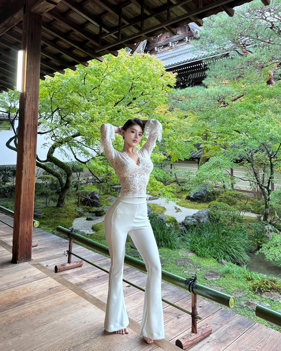 CharleyCoy65341's tweet image. Falling for you, effortlessly ��
#IconicLook #FashionCrush