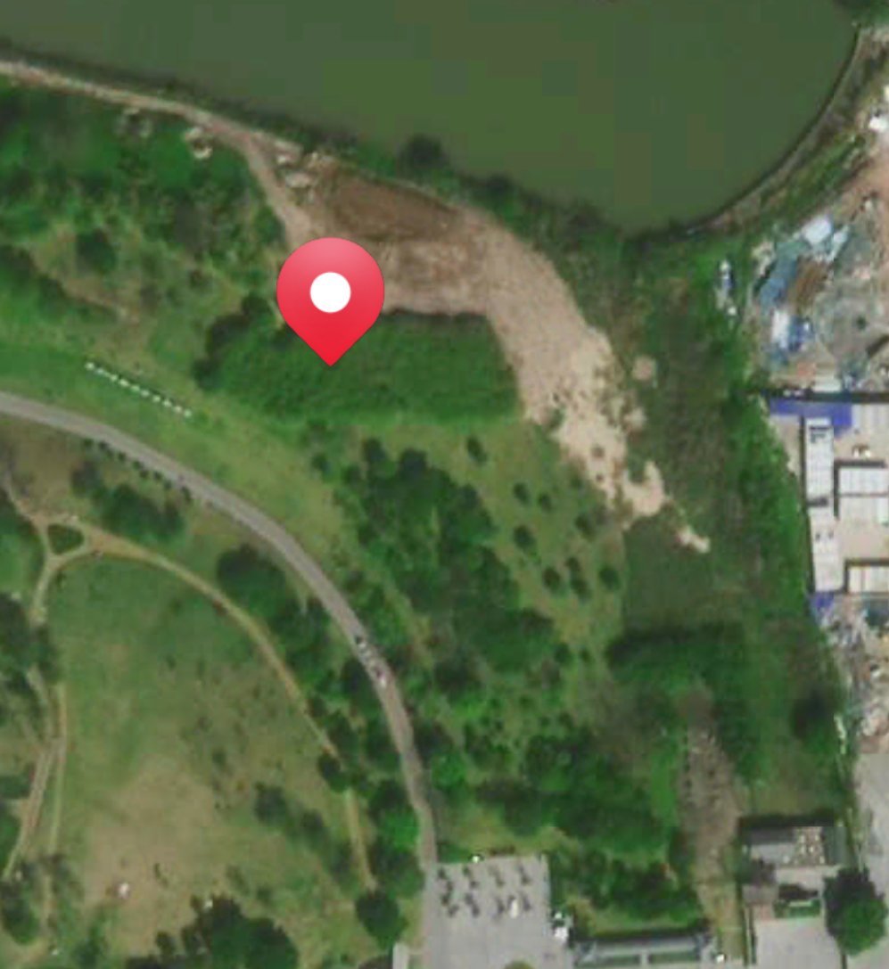 逛公园都能发现据点🌚
人还挺多🌚