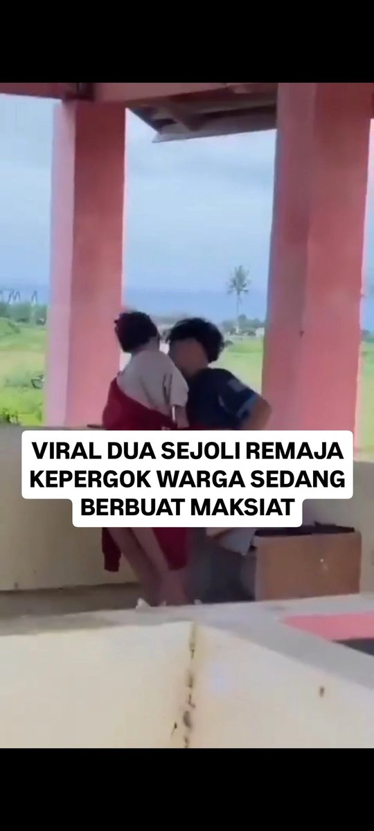 Leggingsda jinsiy aloqa Erkakning toplarini ushlab turgan qiz.