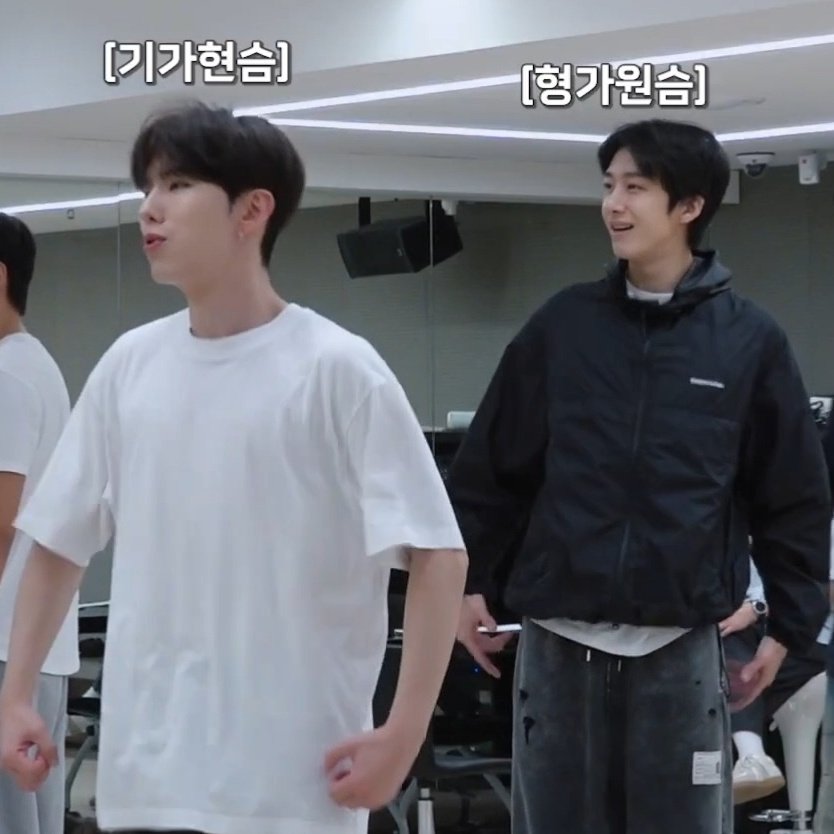 아니 공식에서 멤버 가슴 써방어 쓰는 회사 처음 봐 ㅜ.ㅜ