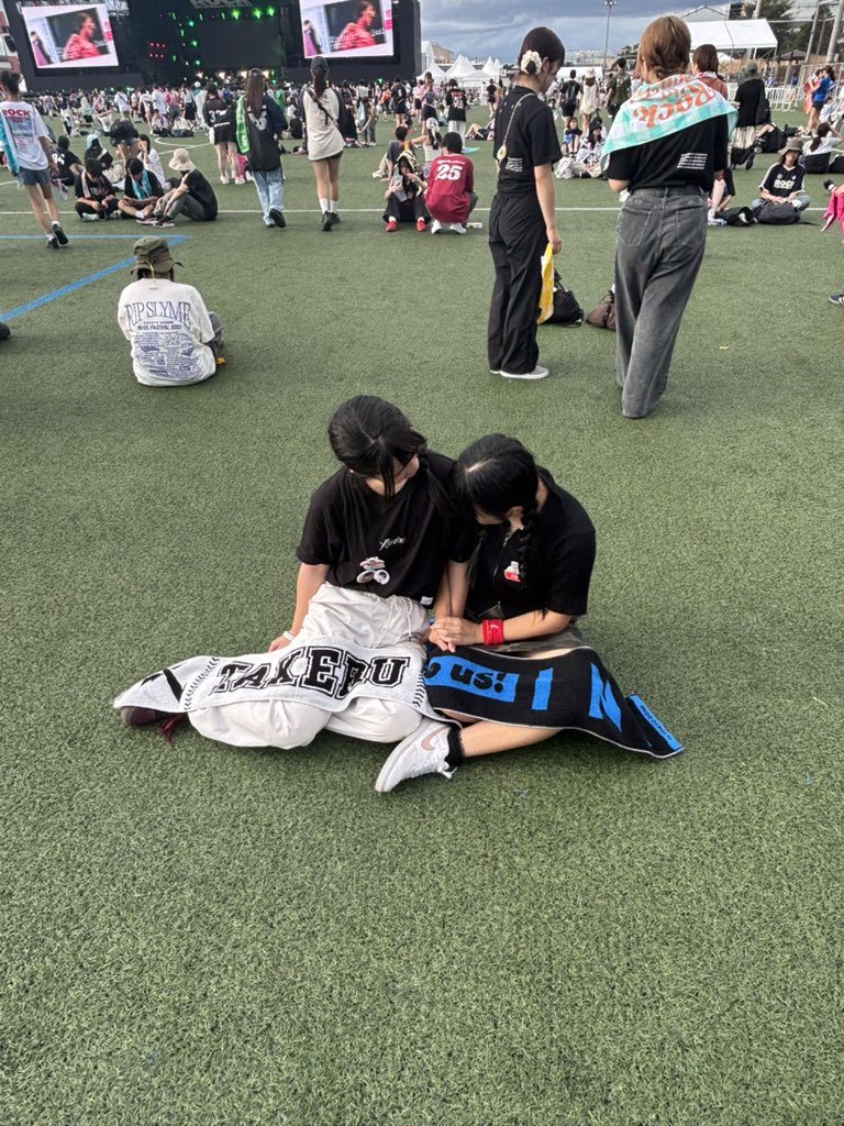 リストバンドとラババンつけて片手ハートしてたら迅くんが気づいてくれて迅くんもハートしてくれた😭🫣💕
朝早くから行って長い時間並んだけどINI始まる前も楽しめてほんとに良かった💭
ロッキン超楽しかったからまた来年も絶対行くー！！
#RIJF2025 #ロッキン #INI
