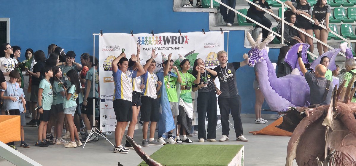 ArcaDroidEx's tweet photo. Campeones de España de la World Robot Olympiad 2025 en categoría Senior.

#wro #worldrobotolympiad @wrobotoes https://t.co/nln5I90qQy
