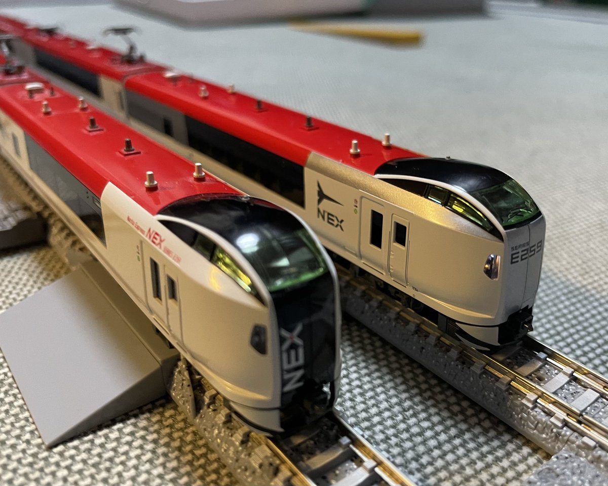 KATO E259系旧塗装 鉄道模型] KATO 259系リニューアルカラー 旧デザインとの比較