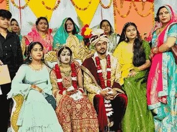 askshivanisahu's tweet image. एटा में एक सास ने अपनी बहू को एक किडनी दान कर दी। डिलीवरी के समय बहू के पेट में इन्फेक्शन फैल गया था। इससे उसकी दोनों किडनियां 75% तक खराब हो गई थीं। महिला ने अपनी मां से मदद मांगी, लेकिन उन्होंने मना कर दिया। इसके बाद सास ने आगे आकर अपनी किडनी देने का फैसला लिया। उनका ब्लड ग्रुप…