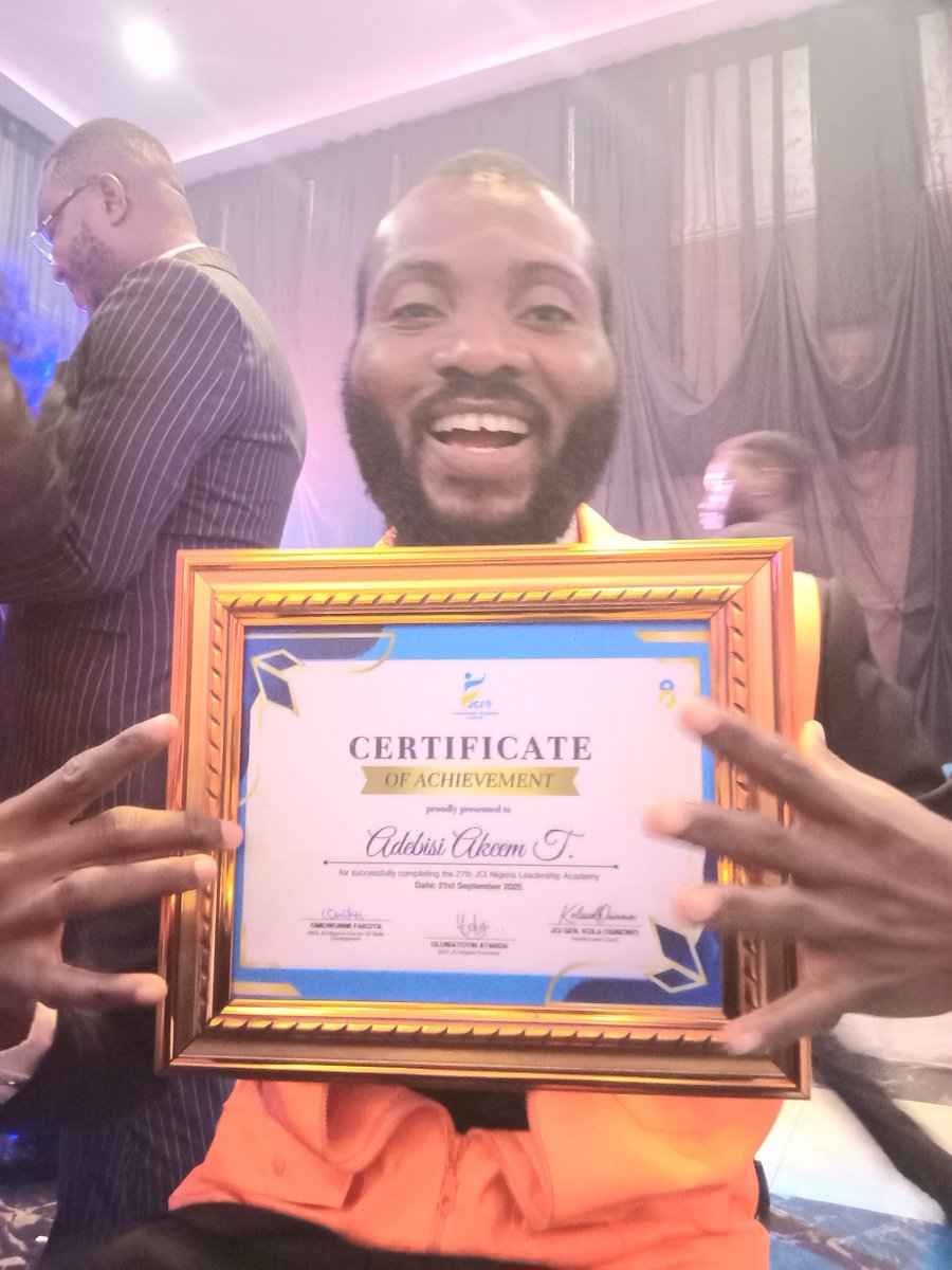 mrakeemadebisi's tweet photo. All thanks to God for the successful completion of the @jci_nigeria  Leadership Academy
Big thanks to @El_Temi  @kolaosinowo @jciosogbocentra Dir of Skills Omowumi Fakoya
All faculty members
And all participants

#LAXXVII
#ELV8
#JCIN
#JCINSenate https://t.co/zI49DuX0WO