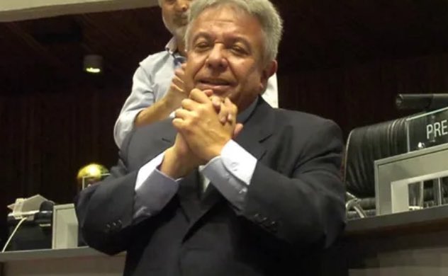 “Los que no son creyentes llámenle de otra manera, pero yo le llamo Dios. Me di cuenta después de los 30 años: fue tanto lo que me dio que yo pude hacer siempre lo que era mi vocación y con eso ganarme bien la vida”.
Gracias por tu música y tu alegría Julio !      Q.E.P.D. 💐 🇺🇾