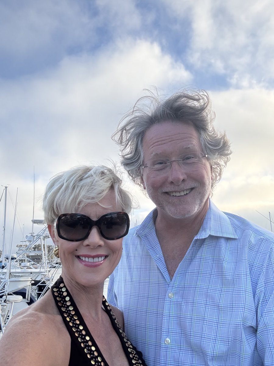 PaulaMaier3's tweet photo. It was quite windy at the Marina, but a fun night out using a birthday gift card ❤️

#SaturdayNight #DinnerOut #Marina https://t.co/Fm8NsHUsHD