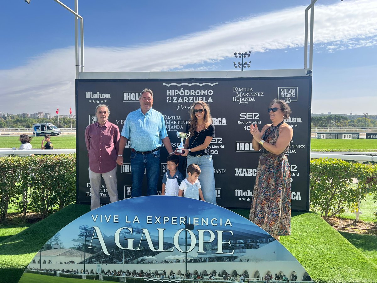 IMONFIRE consiguió la victoria del Premio NEPTUNO del domingo 21 de septiembre.🥇

Enhorabuena a la Cuadra 4C, al preparador <a href="/Killoturf/">Fernando Perez</a>  y al jockey <a href="/DinisFerreira30/">Dinis Ferreira</a>.

Entregó el trofeo Dña. Almudena Jiménez, Subdirectora de Marketing de <a href="/HipodromoMadrid/">Hipódromo de La Zarzuela</a>. 🏆