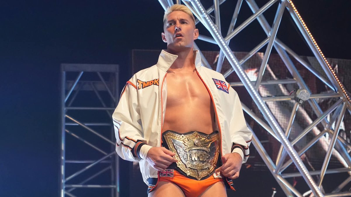 Campeão mundial, britânico, que usa laranja? Só vai existir somente um! Prazer, Zack Sabre Jr.

O Lando Norris que continue passando fome, afinal o importante mesmo é competir né.