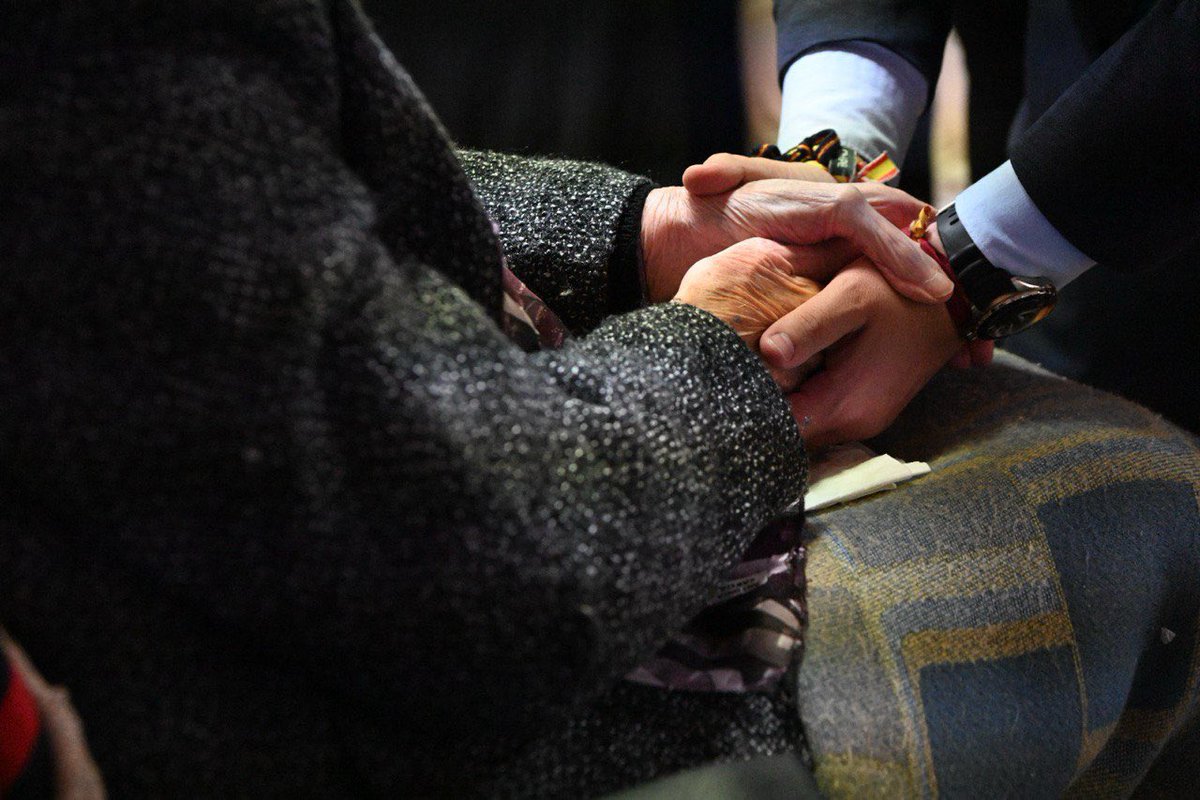 Fernando López Miras (@lopezmirasf) on Twitter photo En el #DiaMundialDelAlzheimer, mi reconocimiento a las familias, profesionales y asociaciones que lidian cada día contra esta dura enfermedad.
Investigación, prevención y acompañamiento. En el #DiaMundialDelAlzheimer, mi reconocimiento a las familias, profesionales y asociaciones que lidian cada día contra esta dura enfermedad.
Investigación, prevención y acompañamiento.