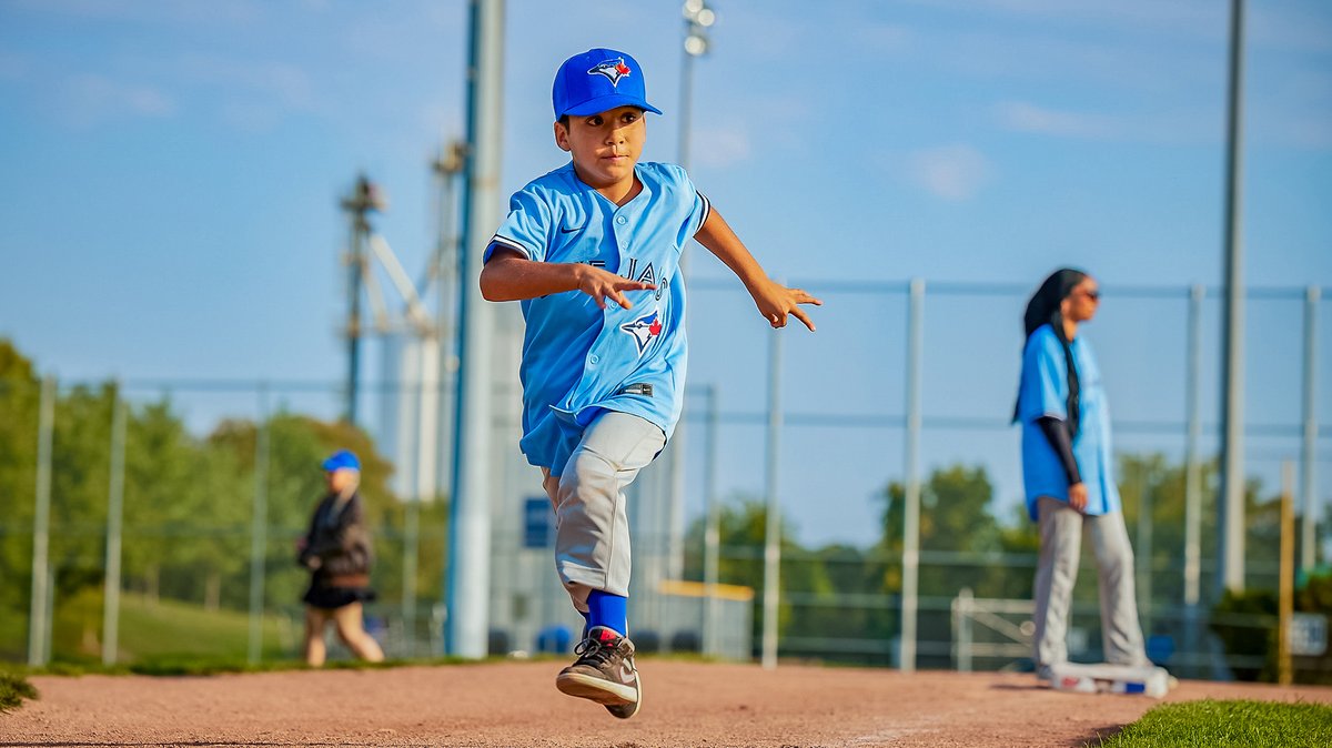 PCLConstruction's tweet image. Sports teach more than skills. They teach confidence, connection and courage.

We&apos;re proud to team up with @JaysCare to bring baseball to 59,000+ kids across Canada.

#JaysCare #BuildingCommunity #BuiltWithHeart #WeArePCL