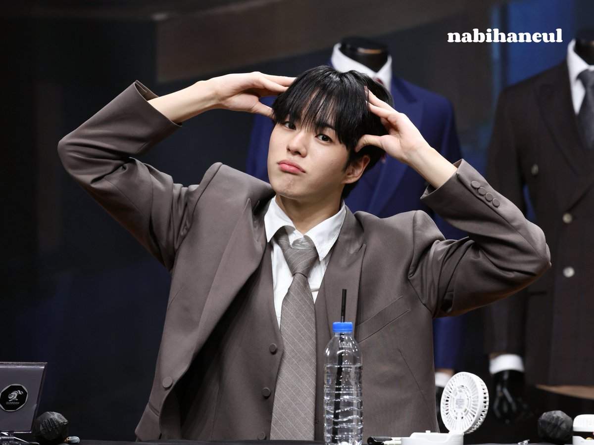 nabihaneul's tweet photo. 250921 케타포

♡세상에서 수트가 젤 잘 어울리는남자 ...

#트레저   #윤재혁 #YOONJAEHYUK #ジェヒョク #TREASURE https://t.co/CxGLU0CROq
