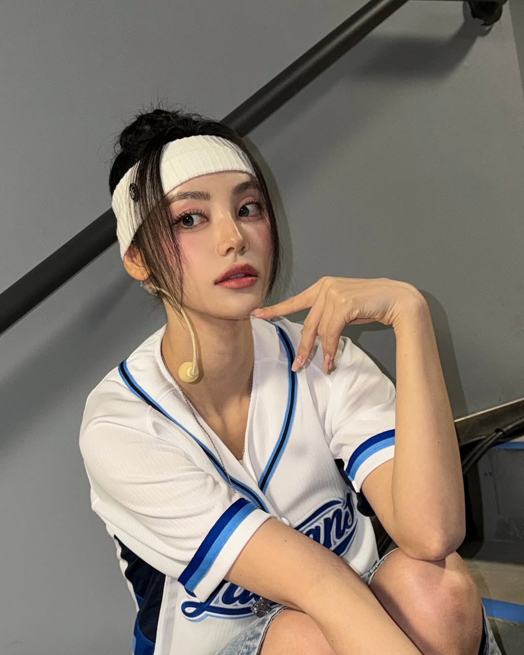 ARTMS JinSoul ジンソル 진솔 サイン入りトレカ 241007 ARTMS: Jinsoul Binary01 First Class Objekt 3rd