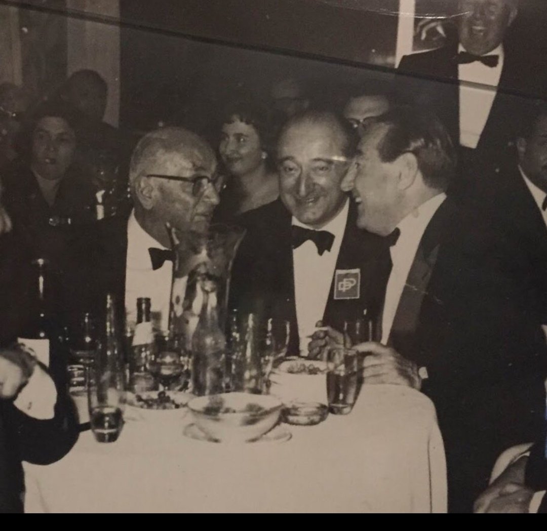 Sağ cenahta "din düşmanı" denilen İnönü, 5 vakit namazında, özel hayatında gayet dindar biriyken;İslamcıların pek sevdiği Menderes ise viskiye ve alkollü eğlencelere pek düşkün,evli bir kadınla ilişki yaşayan birisi... Laikliğin önemi burada devreye giriyor tam olarak