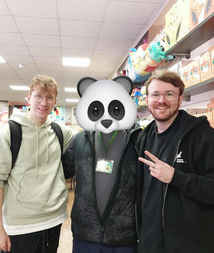SinnedKyu's tweet photo. Can not believe I met @GameboyLuke and @Patterrz today. Was very shocked and Nervous XD. Thank you for being such awesome people. 🐼🖤🤍 https://t.co/Gwmx2VAKHb