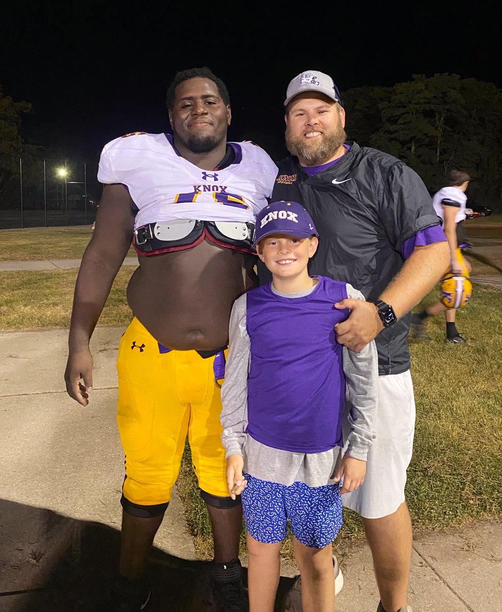 TimBeishir's tweet image. It was a joy to see @KnightTEMPO alum Malachi Tolliver’24 contributing to @FB_KnoxCollege ‘s win last night. Proud of what you and the program are doing. Confident in what you are capable of in the future. #StepAndStayOnTrack