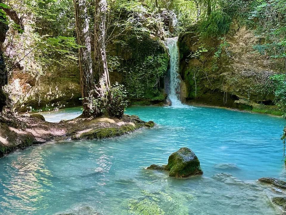 La Ruta del Agua de Berganzo recorre un paraje natural precioso, acompañando al río Inglares y sus aguas turquesas, hasta la magnífica Cascada de las Herrerías. ¡Descúbrela! 👇

<a href="/turismoalava/">Álava Turismo</a> <a href="/araba/">Arabako Foru Aldundia | Diputación Foral de Álava</a>

milyunarutas.com/ruta-del-agua-…
