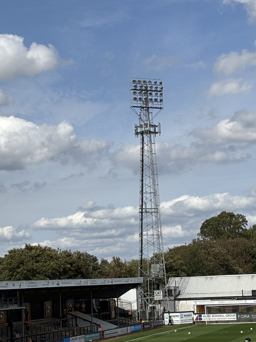 JetOff1990's tweet image. PART 01:

Right folks!!! This month, I visited 2 new grounds which are Abbey Stadium to see @CambridgeUtdFC against @OfficialOAFC in the @EFL League 02 and the final score was 1-0 to Oldham.

#groundhopping #filipinogroundhopper