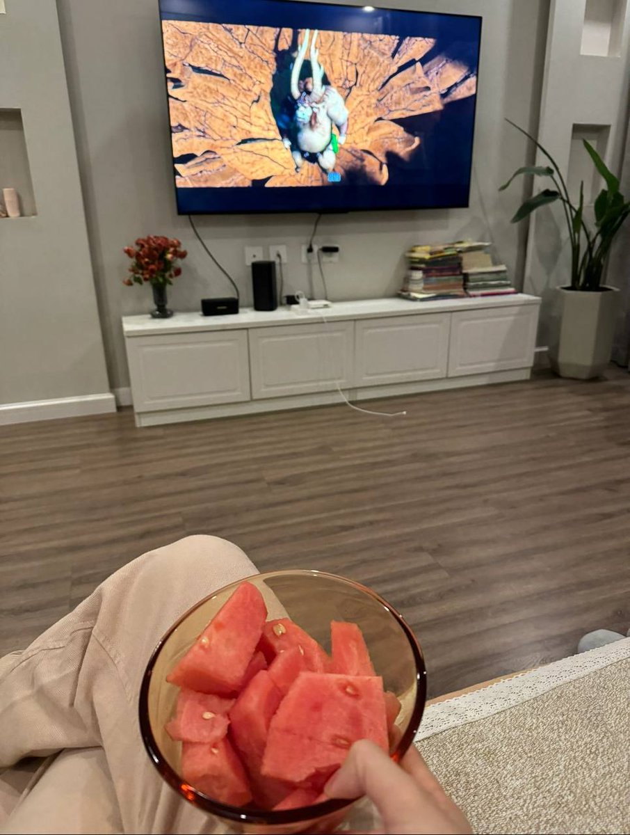 1keaiduo's tweet photo. 开心的周末，已洗干净澡，家里的卫生也整理完毕，洗衣机在洗着衣服，我也该休息一下，享受这一切的美好 https://t.co/m4nYmWW6rw