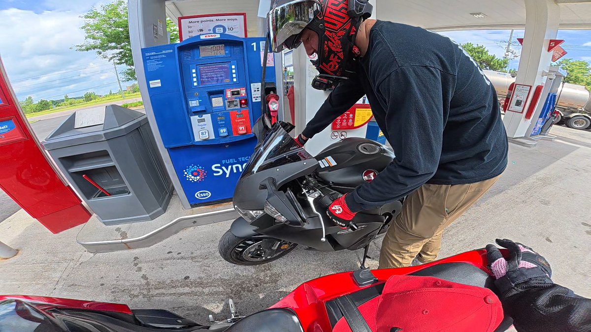 6Foot4Honda tweet media