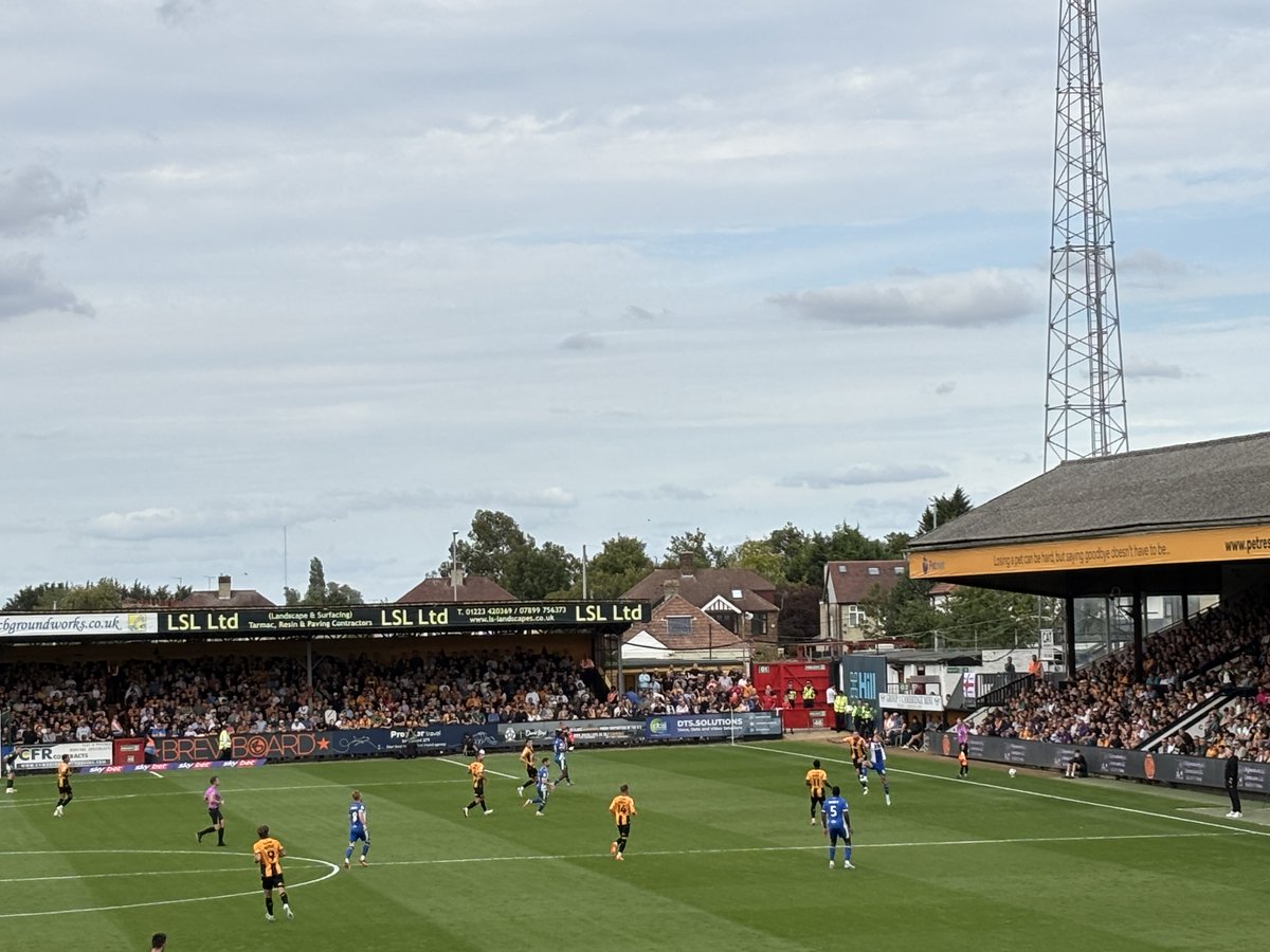 JetOff1990's tweet image. PART 01:

Right folks!!! This month, I visited 2 new grounds which are Abbey Stadium to see @CambridgeUtdFC against @OfficialOAFC in the @EFL League 02 and the final score was 1-0 to Oldham.

#groundhopping #filipinogroundhopper