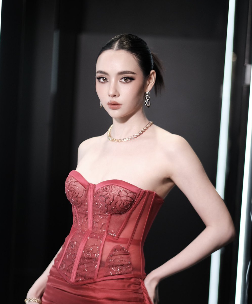 aohtorranit's tweet photo. #MookdaPresenterUranus 🌟 @narinnarinrak สวยมากก #mookda #mookdanarinrak 🌟 https://t.co/J2WkSeo6XW