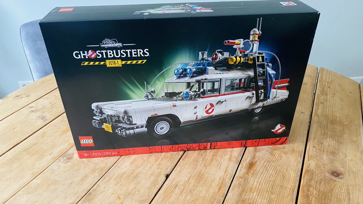 Frankblzs's tweet image. Weer eens aan iets nieuws beginnen!
#lego 
#ecto-1
#ghostbusters