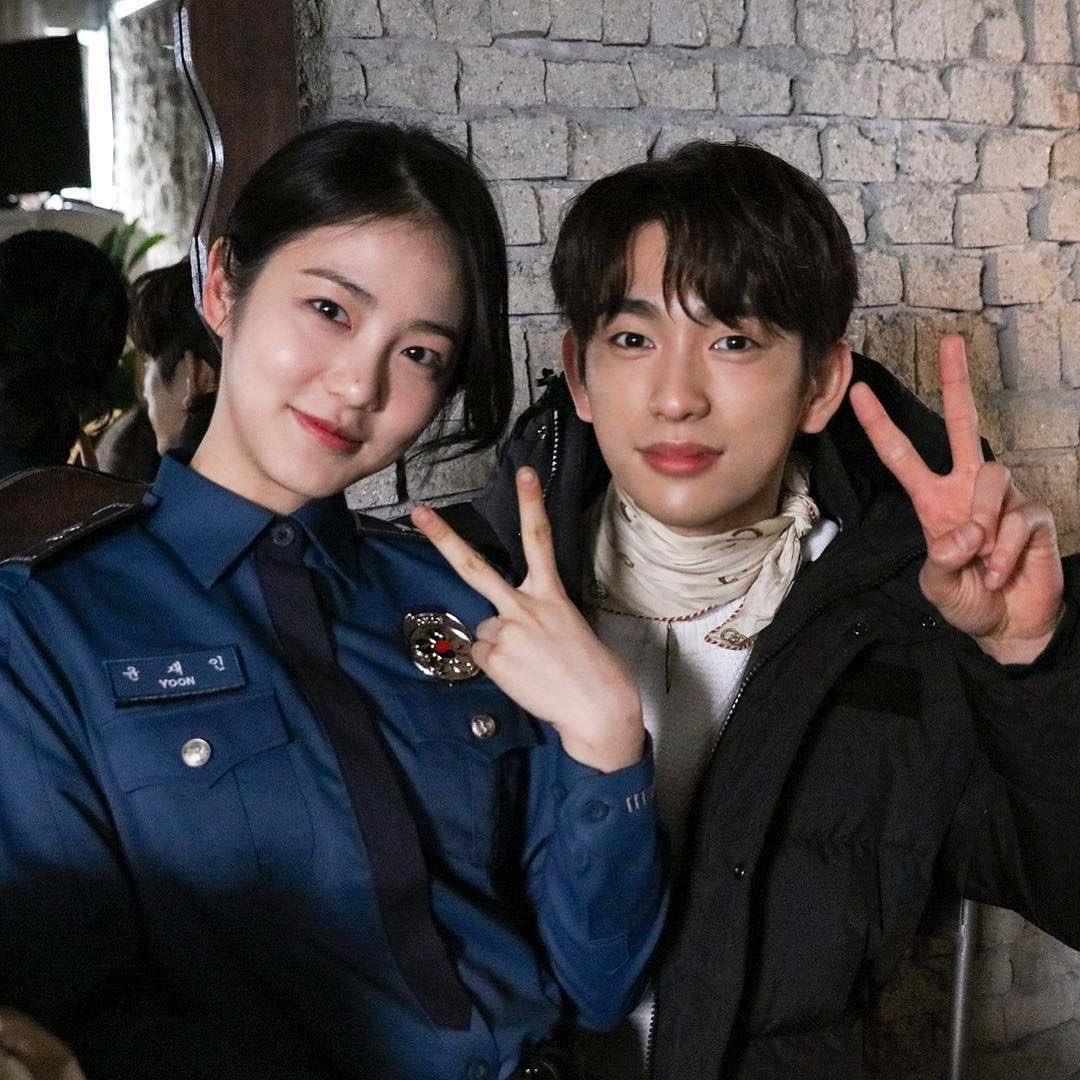 My_sceneryBTS's tweet photo. Hiç bitmesini istemedim o yüzden yavaş yavaş izledim ama yine de bitti canım dizim😭o kadar güzeldi ki yani sürükleyiciydi aynı zamanda konusu farklı olduğu için hep bi merakla izledim ✨şiddetle öneriyorum
#HeIsPsychometric https://t.co/za5ehP6oUr