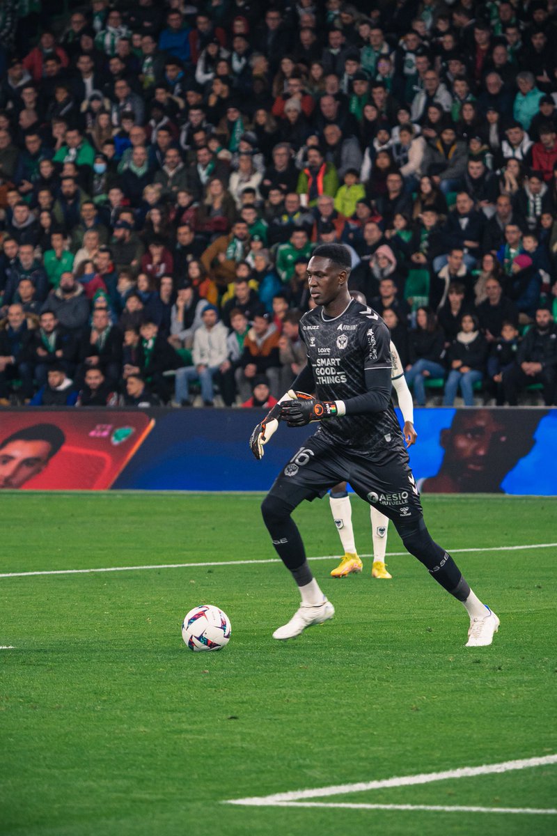 Chaque histoire a une fin, et chaque fin annonce un nouveau départ.
Merci à l’ <a href="/ASSEofficiel/">AS Saint-Étienne</a> , au staff, à mes coéquipiers et aux supporters de m’avoir donné la chance d’écrire mes premières lignes dans le football professionnel. Ici, j’ai grandi, appris et mûri, sur et en dehors