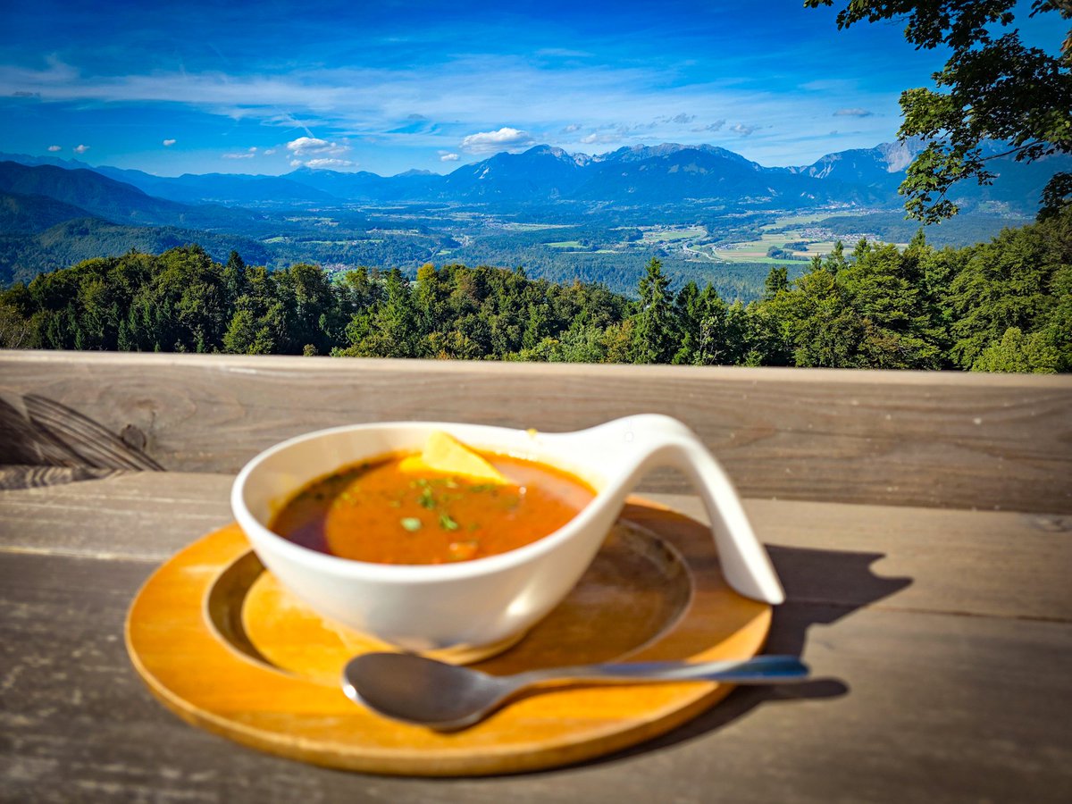 an_lj_16's tweet image. Lunch with a view 🍲⛰️
Jošt, Slovenia 💚✨

#Slovenia #LunchWithAView #Jošt

Dom na joštu