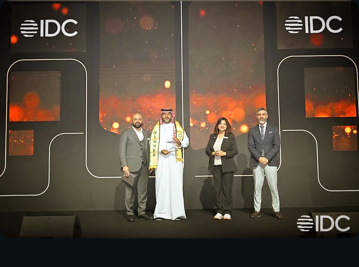 makkah_hc's tweet photo. #التحول_الرقمي | ✨ 

تكريم #تجمع_مكة_المكرمة_الصحي بعد مُشاركته في قمة IDC Saudi Arabia CIO Summit 2025 بجائزة IDC CIO Excellence Award 2025 في التقنية من القطاعين الحكومي والخاص مستعرضاً مشاريعه التي تُعزز مسيرة التحول الصحي الرقمي بما يواكب مستهدفات #رؤية_السعودية_2030 

#لتبقى_مكة_بصحة